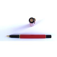 Picture of Parker Rialto Laque Red Fountain Pen Fine Nib