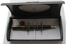 Picture of Parker Sonnet Laque Moonbeam Fountain Pen Fine 18kt Gold Nib