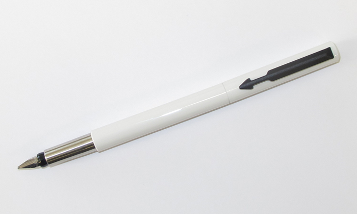 Parker IM Series Fountain Pen White Silver Clip With 0.5mm Black Fine Steel Nib